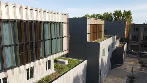 Farbenfrohes-Gebäude-Montpellier-Luftaufnahme-Kunstkonservatorium